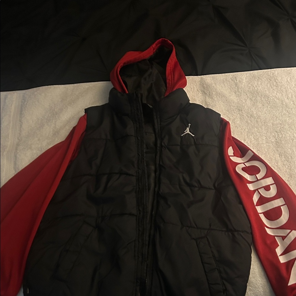 Jordan Men's Black and Red Puffer Jacket